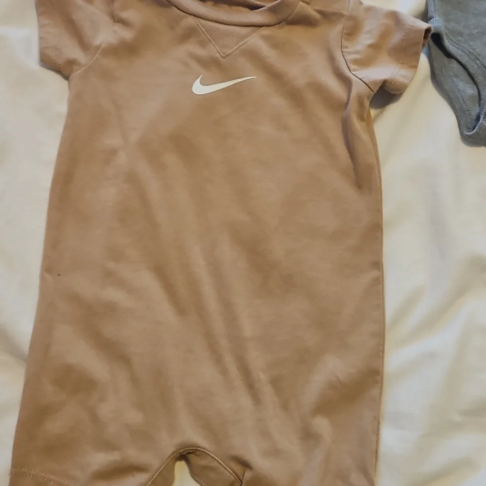 Baby Nike Baby Apparel Set - Tan, Gray, White, Black - Picture 3 of 7